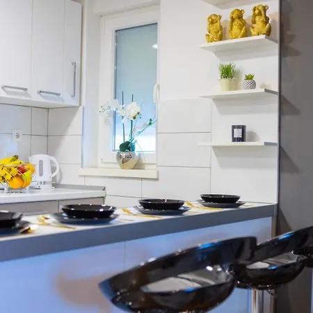 아파트 Apartman Lastavica